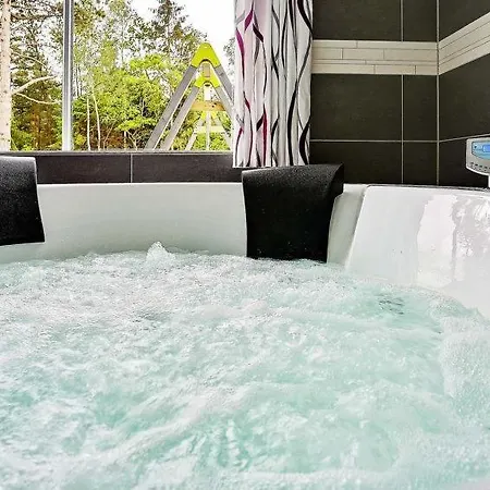 بيت للعطل Sleeps 24 Pool Wifi